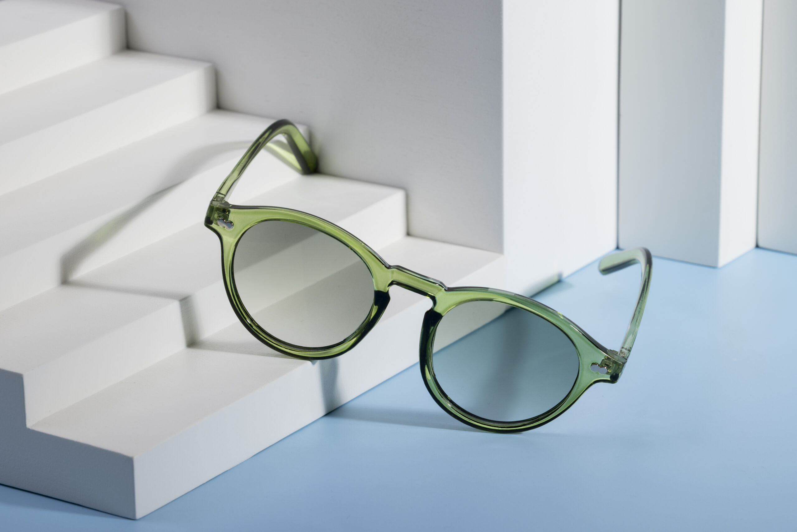 glasses-with-slightly-rounded-frame (2)